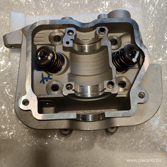 ヴェクスター　シリンダーヘッド　アッシ　バルブ組み込み済み　2次エア対応　中国QQスズキ純正