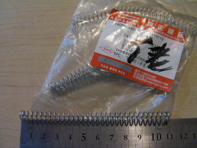 ヴェクスター　リアブレーキワイヤ　用　バネ　中国純正　　約10.8cm 内径6mm 09440-07062
