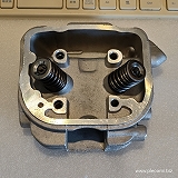 スペイシー100　jf13　SCR100　シリンダーヘッド　アッシ　in ex バルブつき　2次エアなし　中国社外　 超便利